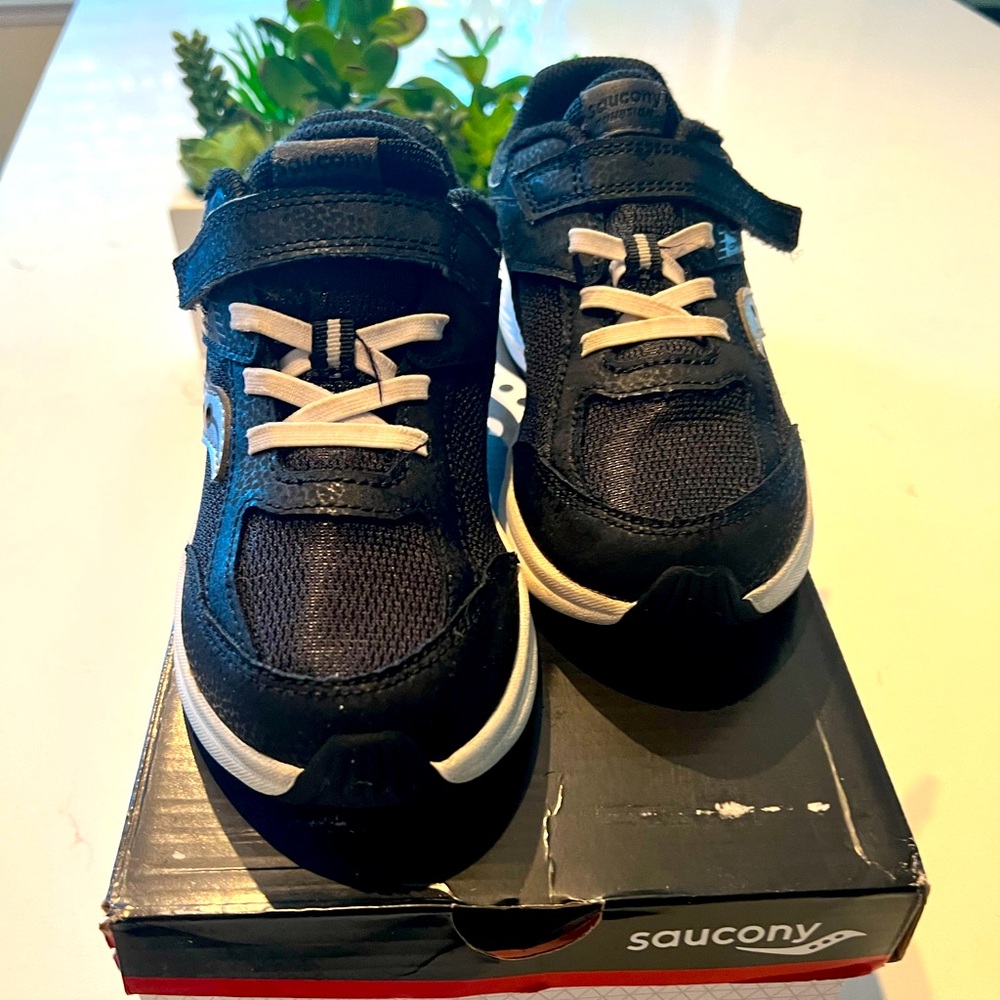 Saucony Cohesion AC Sneaker Size 2